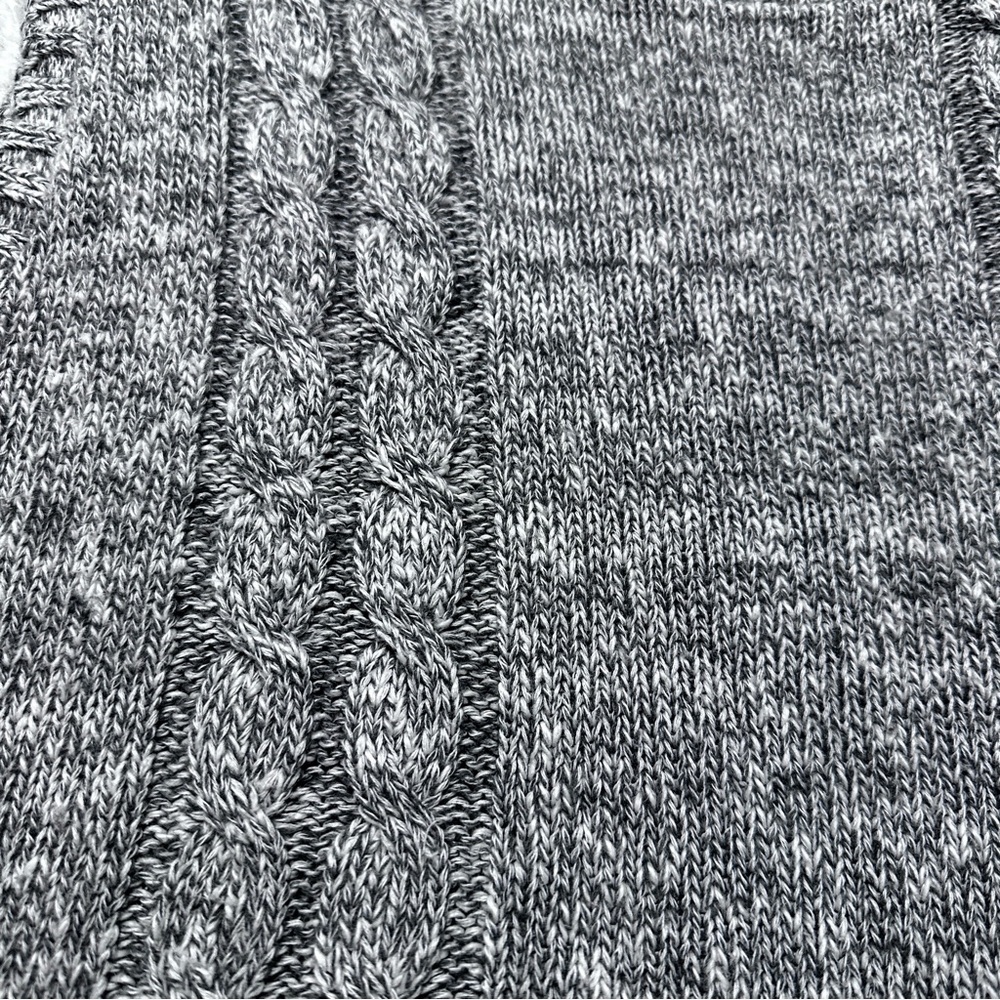 St. John's Bay Gray Cotton Blend Cable Knit Sleeveless Sweater Vest XL. EUC! - Picture 4 of 7